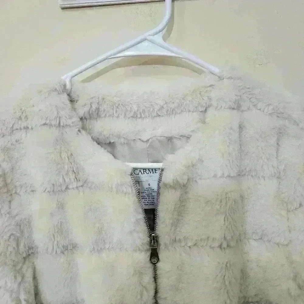 236. Carmen Carmen marc valvo faux fur tiered ribbed Size small retailed $300 - Picture 3 of 5
